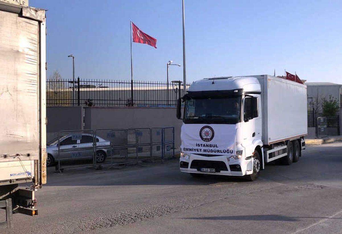Polis Eşlerinden Anlamlı Kermes