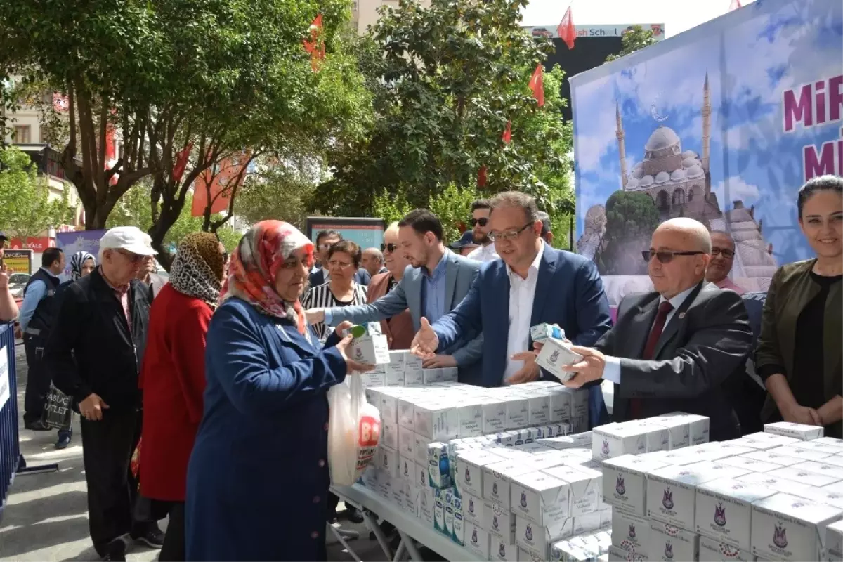 Şehzadeler\'den Kandil Simidi ve Süt İkramı