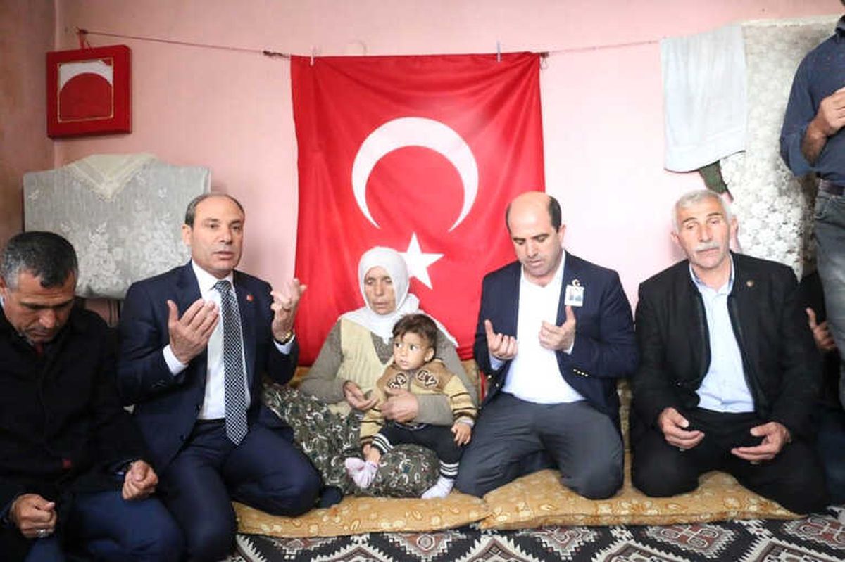 Sözen\'den Hatay Sınırına Giden Sanatçılara Destek
