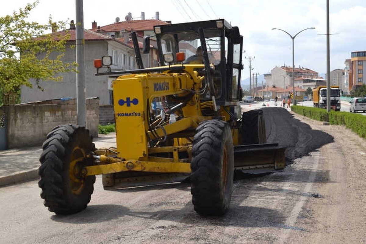 Şuhut\'ta Yol Çalışmaları Hızla İlerliyor