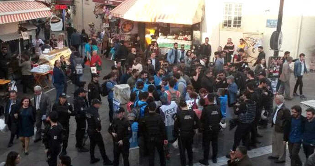 Terör Yandaşları Kadıköy\'ü Birbirine Kattı: 22 Gözaltı!