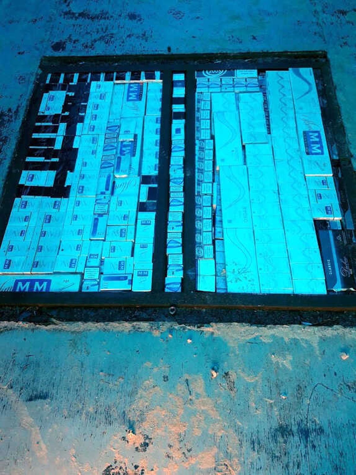 Tırın Gizli Bölmesinde 40 Bin Paket Kaçak Sigara Ele Geçirildi