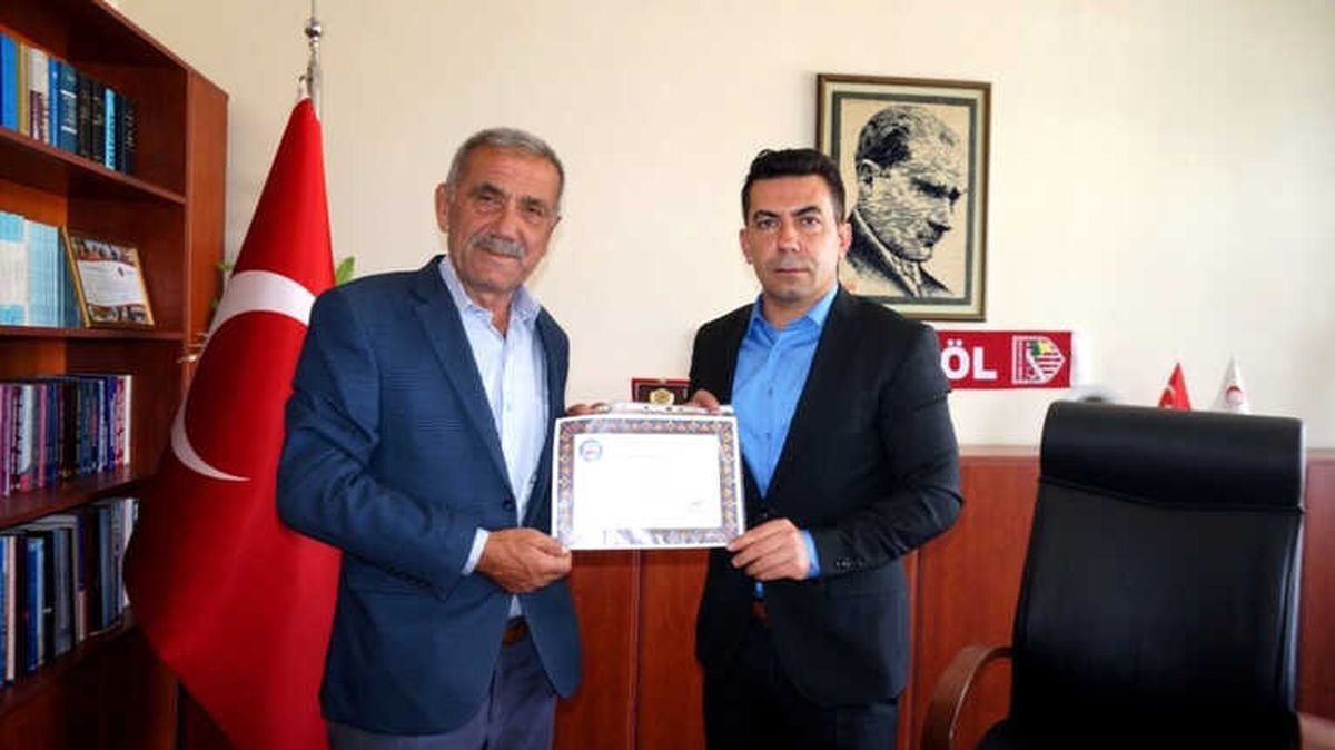 Üzümün Tanıtımına Katkı Sağlayan Ülgen\'e Teşekkür Belgesi