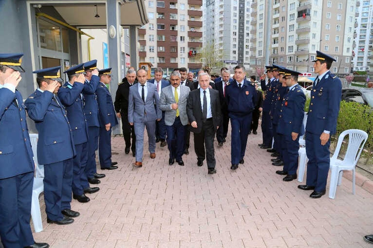 Vali Kamçı Şehit Piyade Teğmen Muhammet Kır\'ın Mevlidine Katıldı