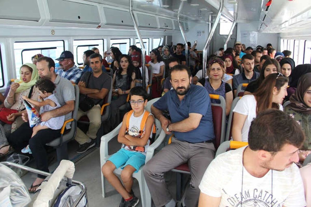 Van Gölü\'nde Deniz Otobüsleri Seferleri Başlıyor