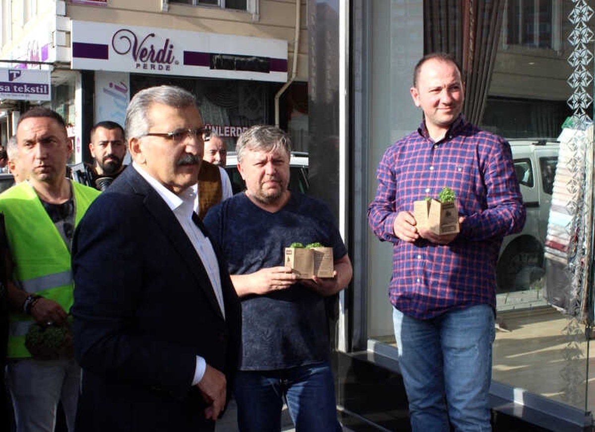 Zeytinburnu\'nu Fesleğen Kokusu Sardı