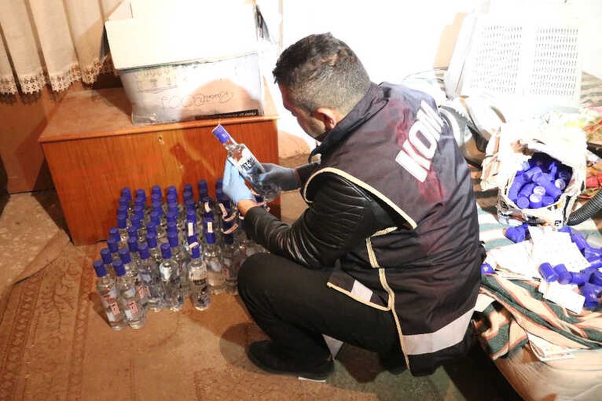 Aksaray\'da Yüzlerce Şişe Sahte İçki Ele Geçirildi