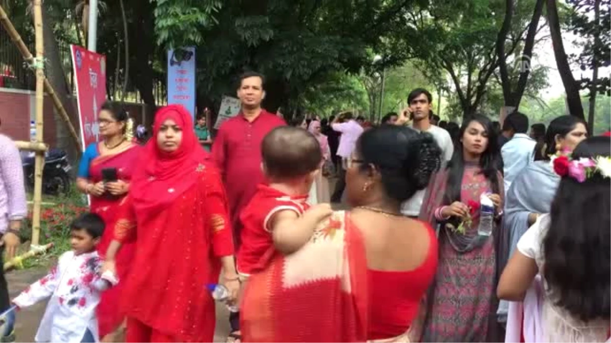 Bangladeş\'te Yeni Yıla Renkli Karşılama