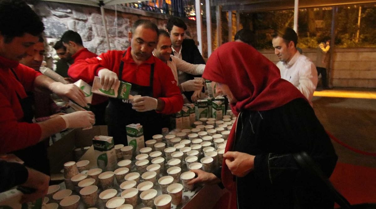 Binlerce Vatandaşa Süt İkram Edildi…