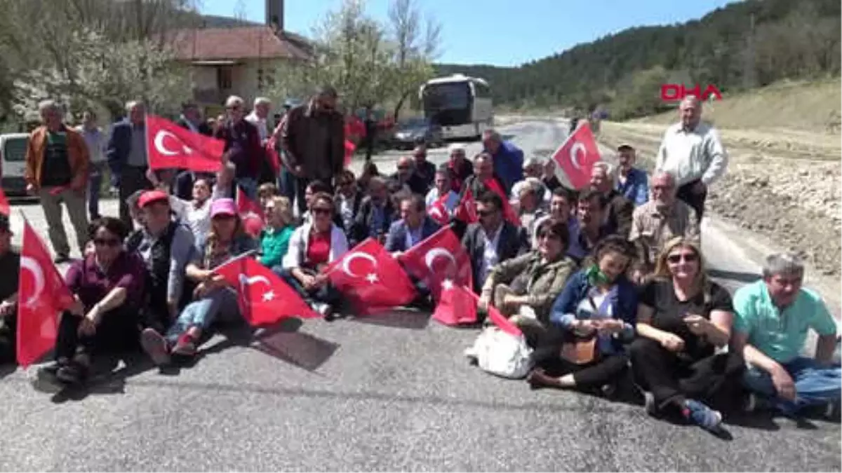 Bolu-Chp\'liler Mudurnu Yolunda Oturma Eylemi Yaptı-Hd