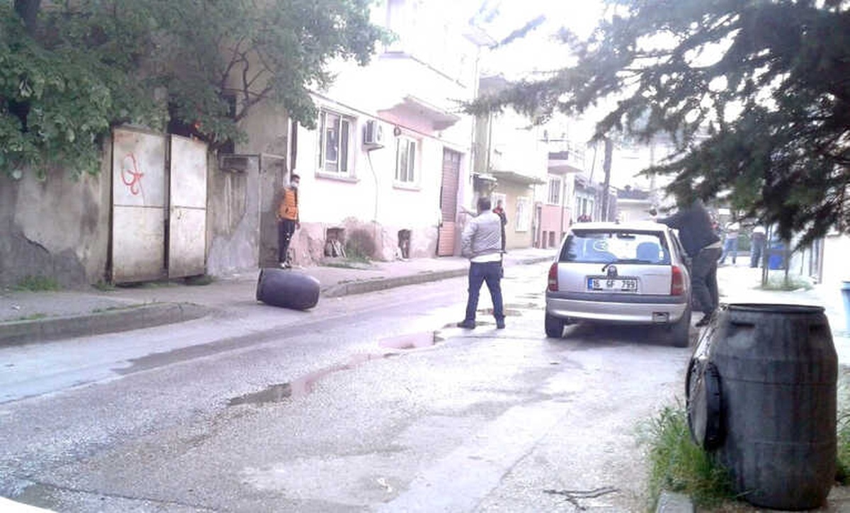 Çocuklarını Göremeyince Kayınvalidesi ve Kayınpederini Yaralayarak Evi Ateşe Verdi