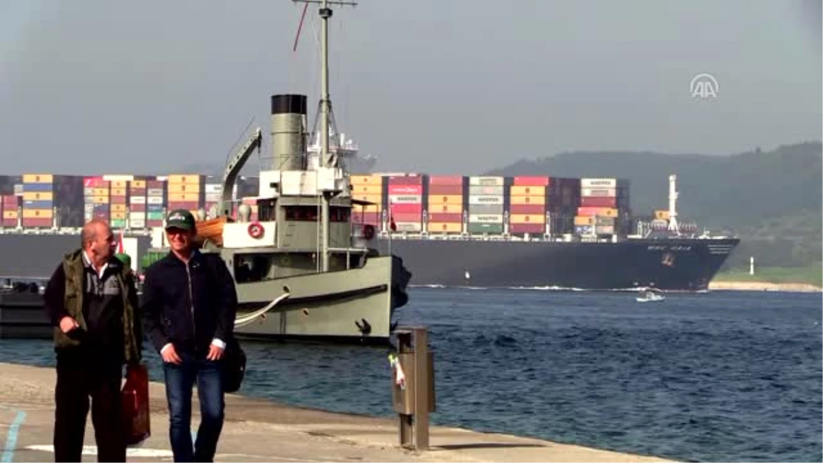 Dev Konteyner Gemisi Çanakkale Boğazı\'ndan Geçti