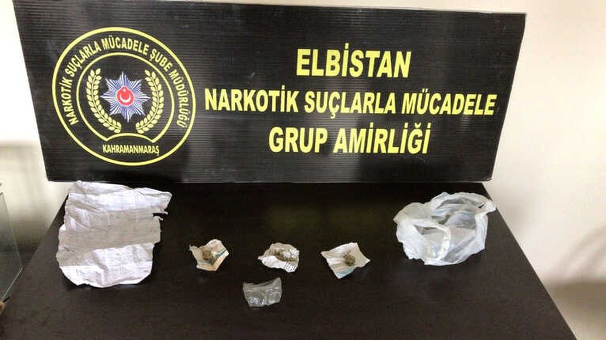 Elbistan\'da Uyuşturucu Satıcısı 2 Kişi Suçüstü Yakalandı