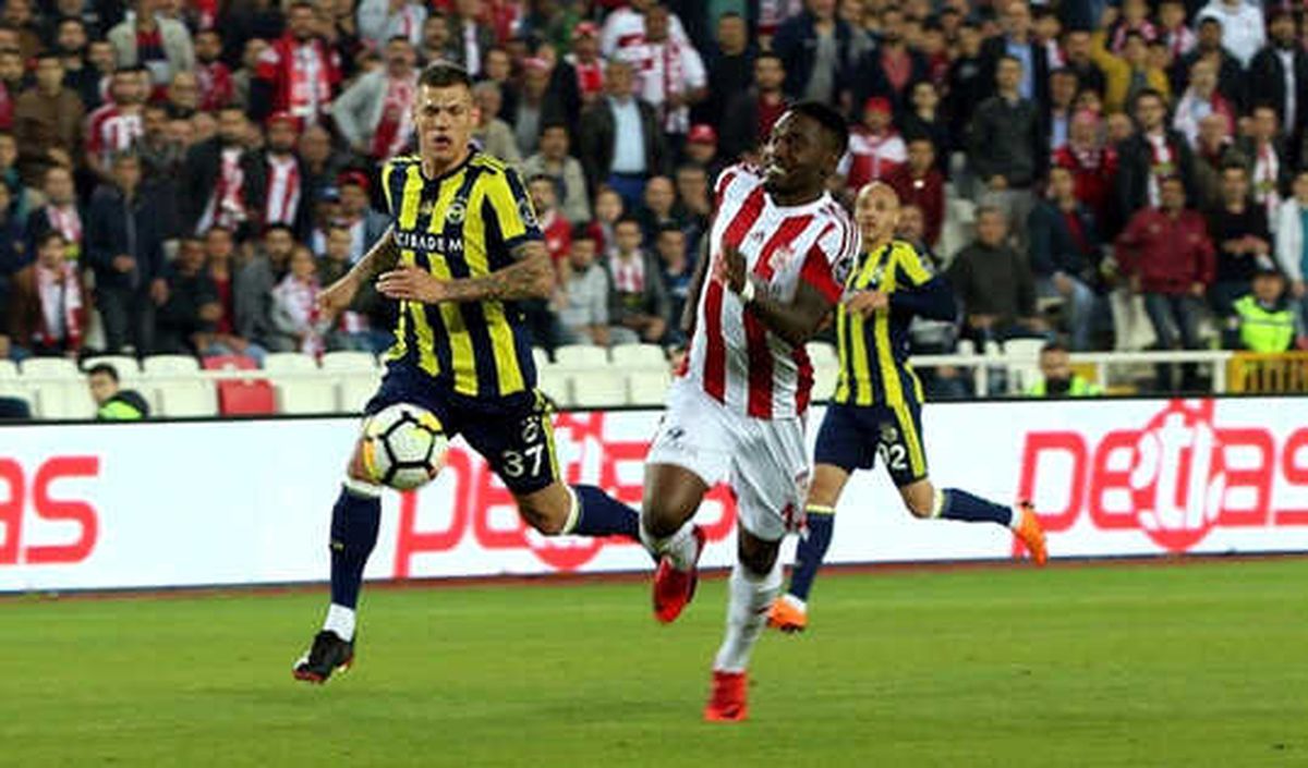 Fenerbahçe\'den Kritik Galibiyet