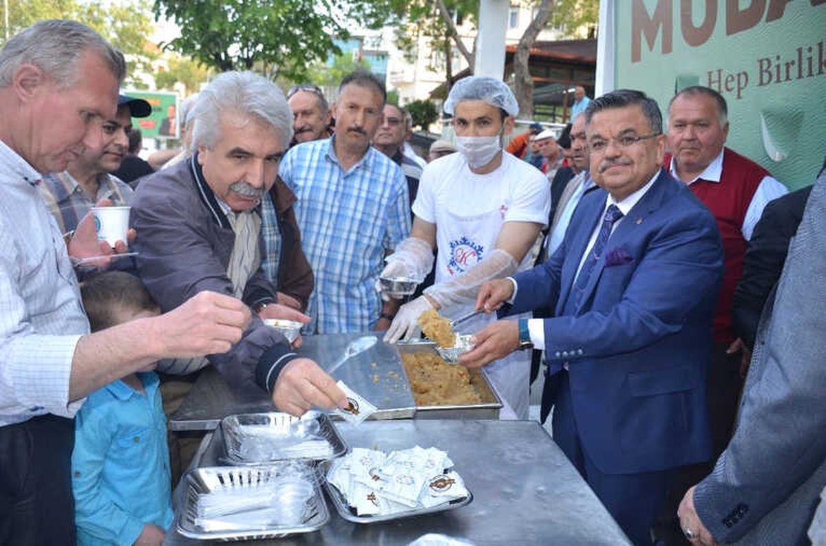 Helva ve Şerbet İkramına Yoğun İlgi