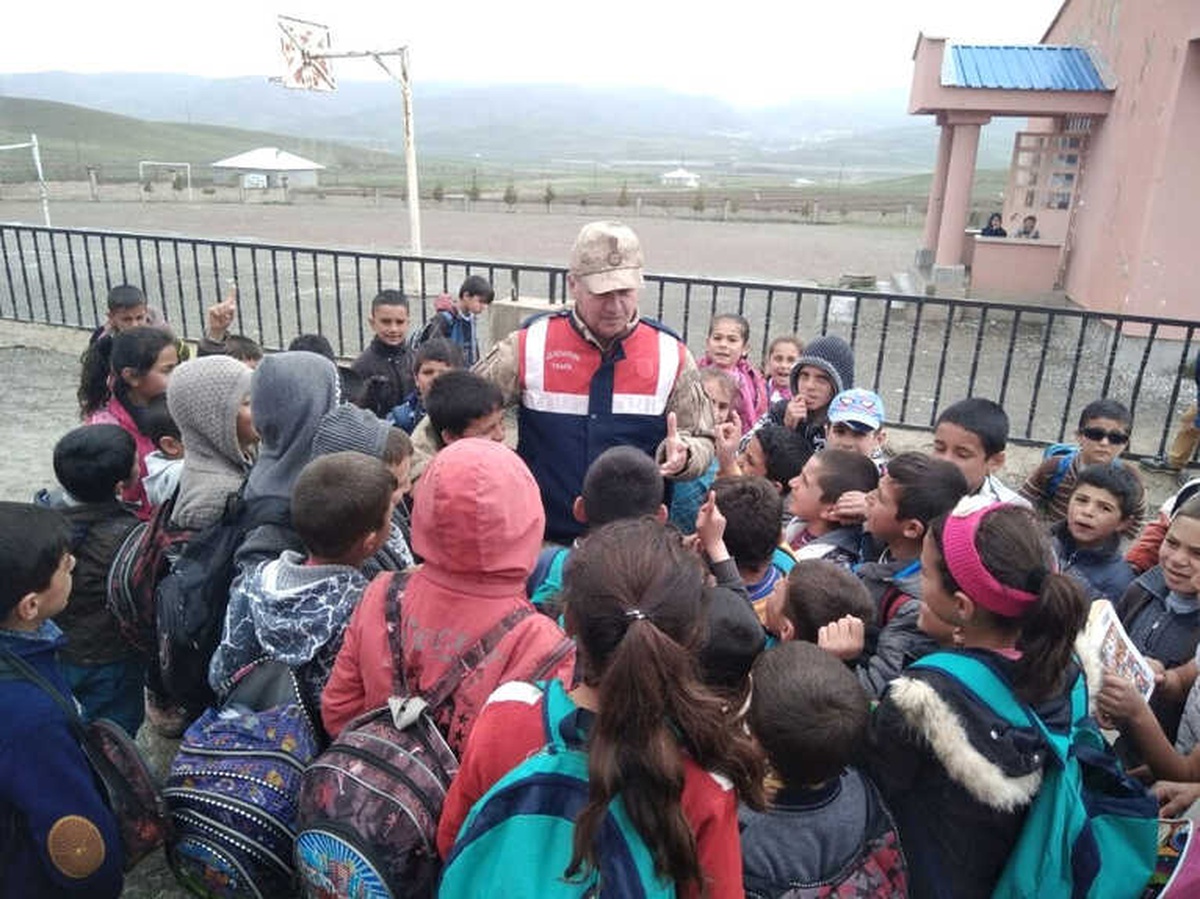 Jandarma\'da "Çocuklarımız Güvende" Uygulaması