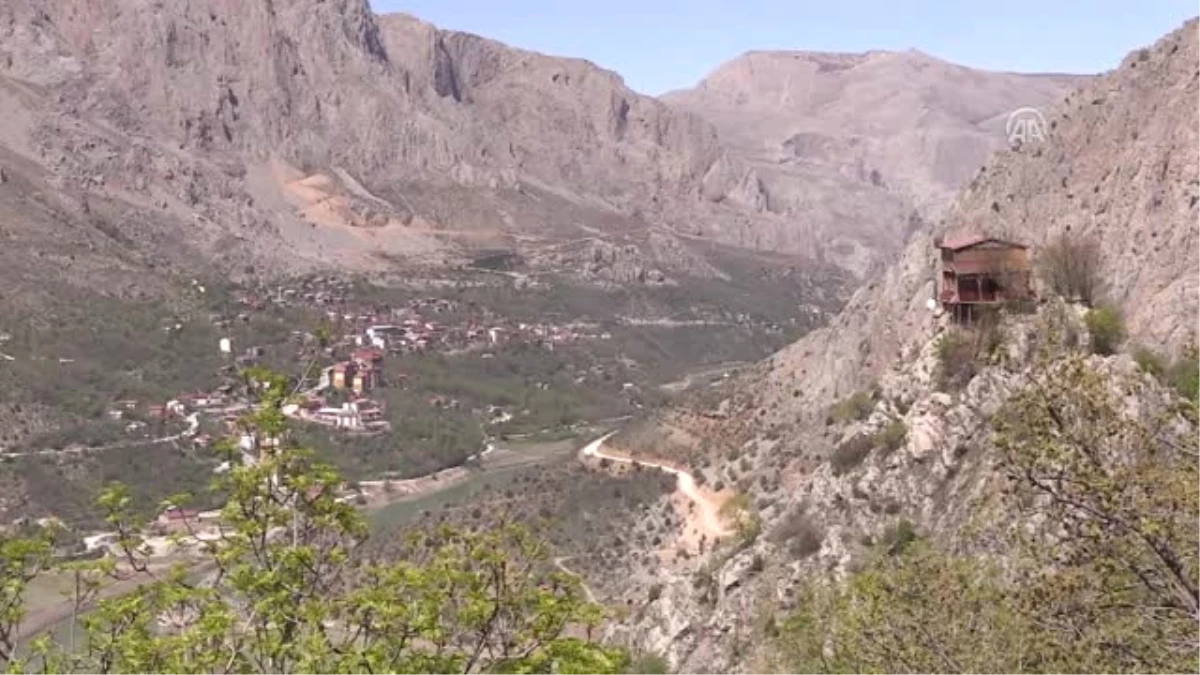 Kemaliye\'nin Kayalıklarında Ev Hayali Şehrin Sembolü Oldu - Erzincan