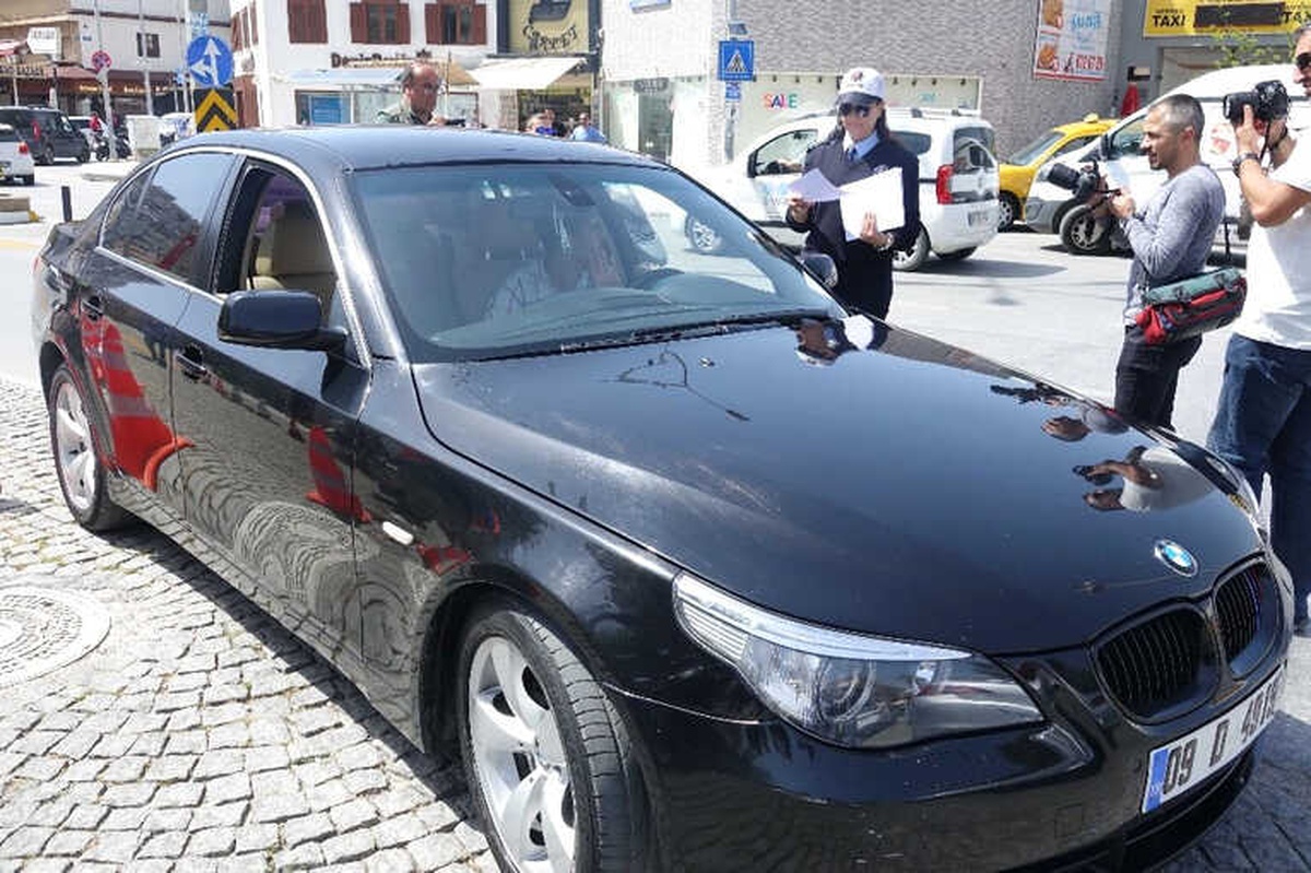 Kuşadası\'nda Yayaya Saygı Gösteren Sürücülere Sertifika