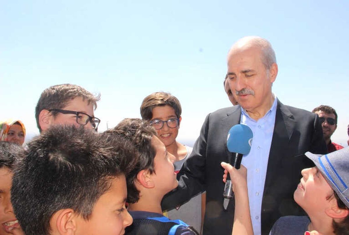 Minik Öğrencilerden Bakan Kurtulmuş\'u Terleten Sorular