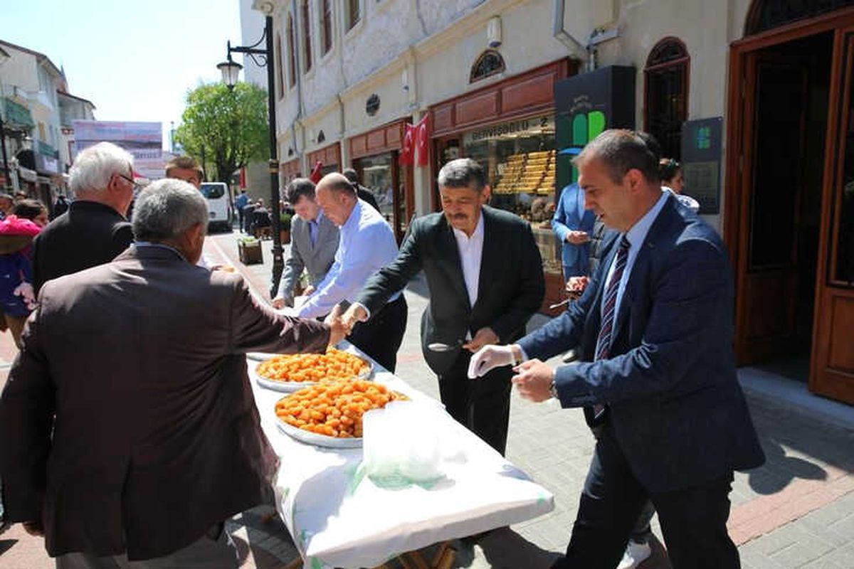 Miraç Kandili İkramları Dağıtıldı