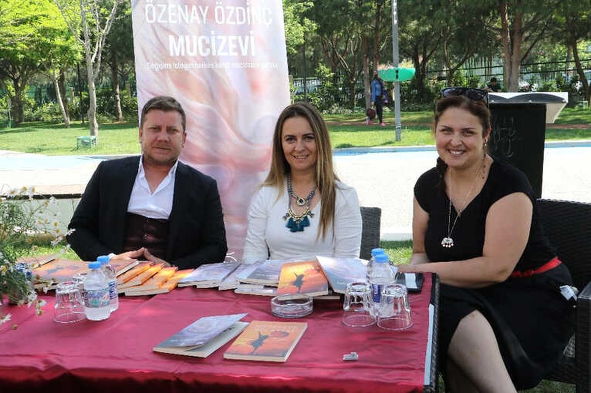 Mistik Yazardan Manisa\'da İmza Günü