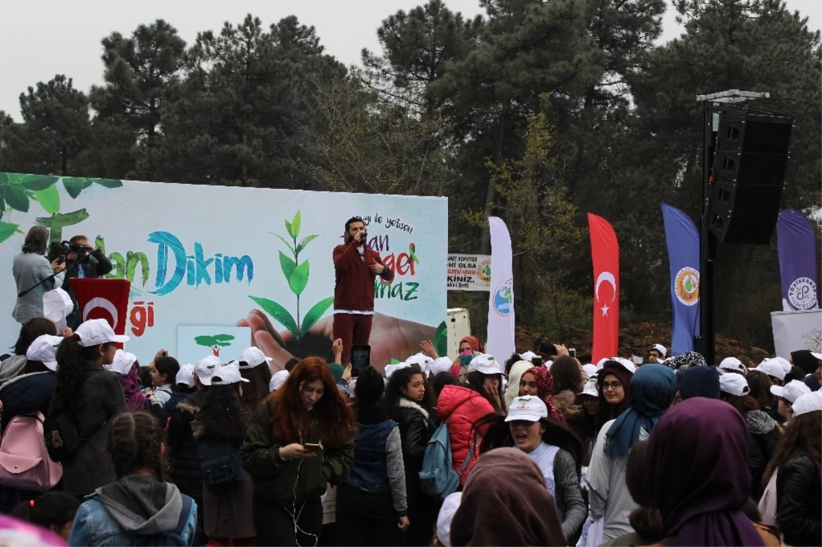 Öğrenciler 2 Bin 500 Fidanı Arnavutköy\'de Toprakla Buluşturdu