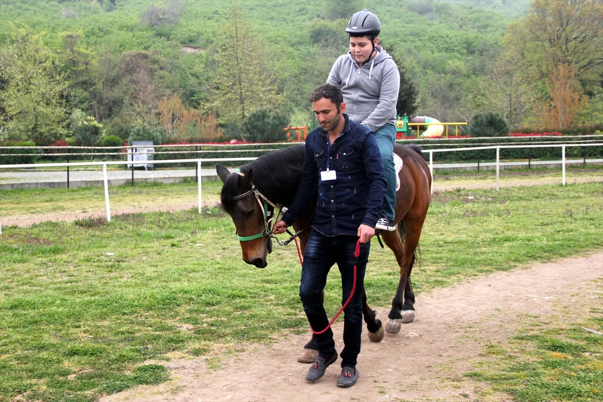 Ordu\'da Öğrenciler At Bindi