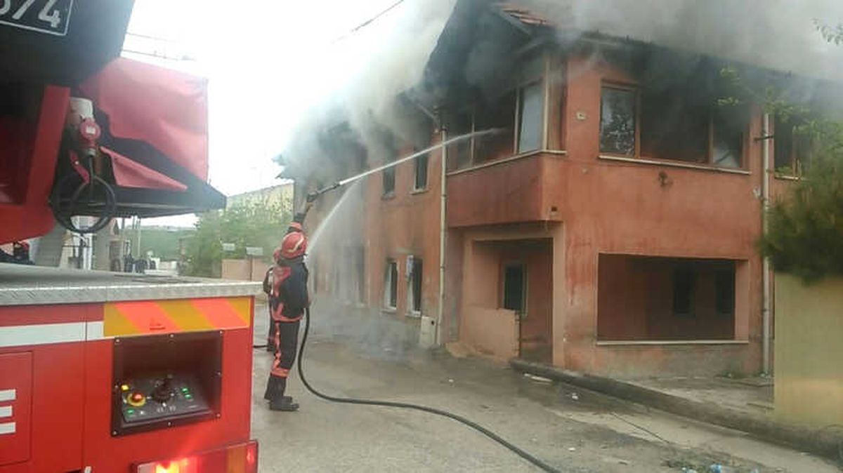 Sakarya\'da Bir Ev Alev Alev Yandı