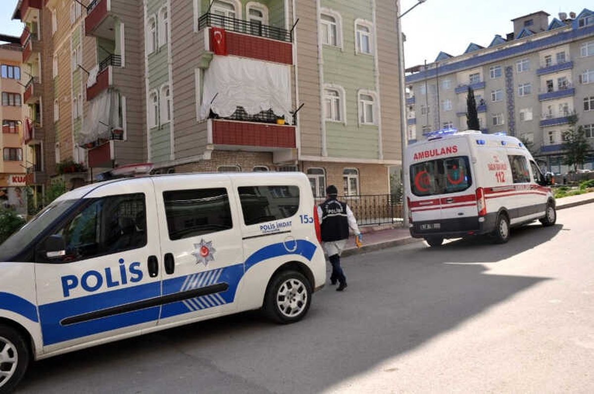 Sinop\'ta 2 Genç Evlerinde Ölü Bulundu