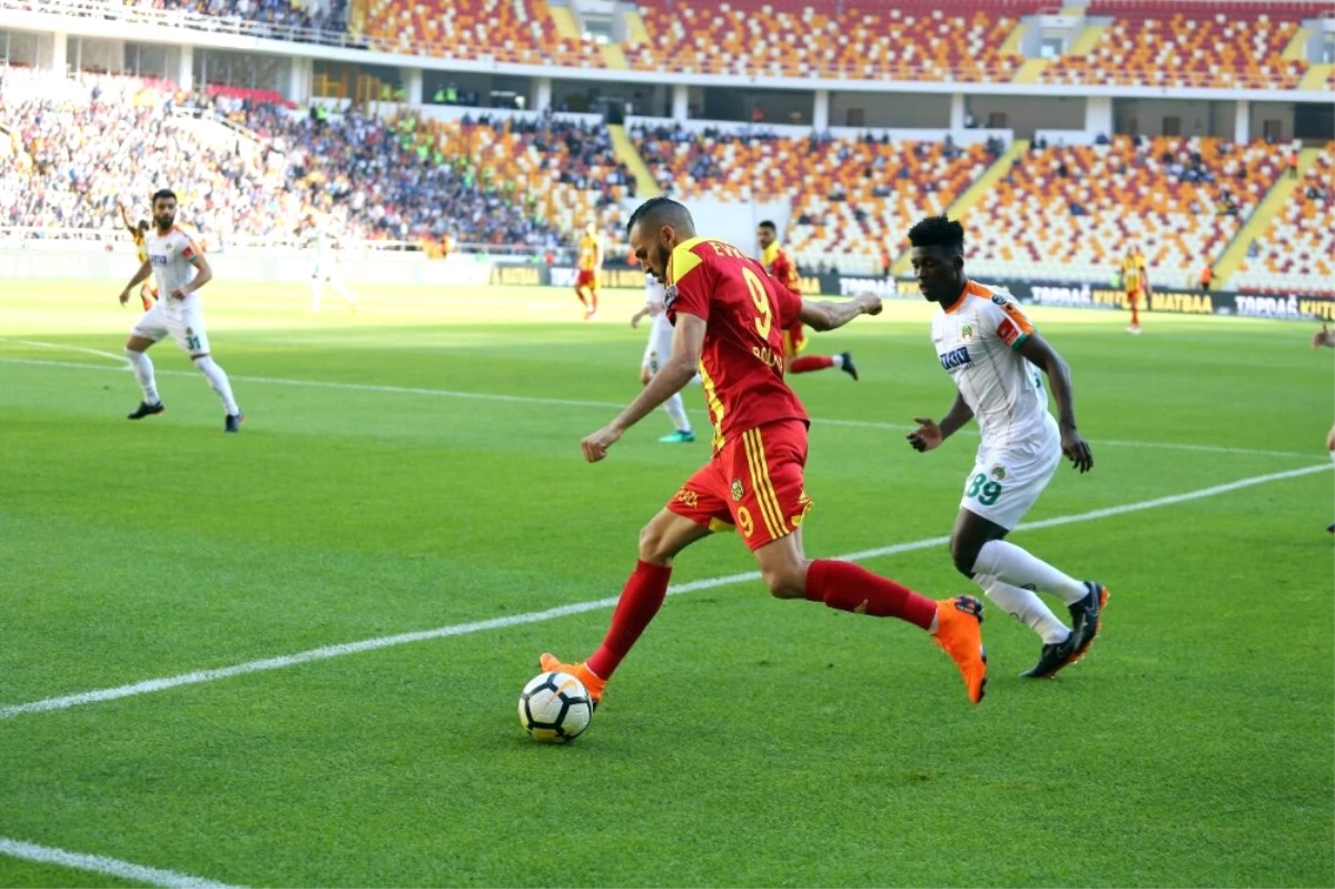 Spor Toto Süper Lig: Evkur Yeni Malatyaspor: 0 - Aytemiz Alanyaspor: 0 (İlk Yarı)