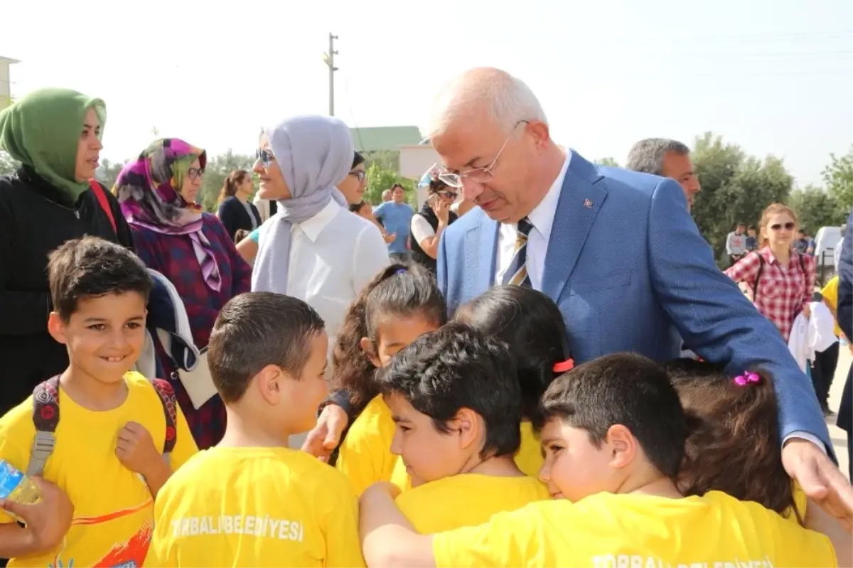 Torbalı\'da Çocuk Oyunları Şenliğine Büyük İlgi