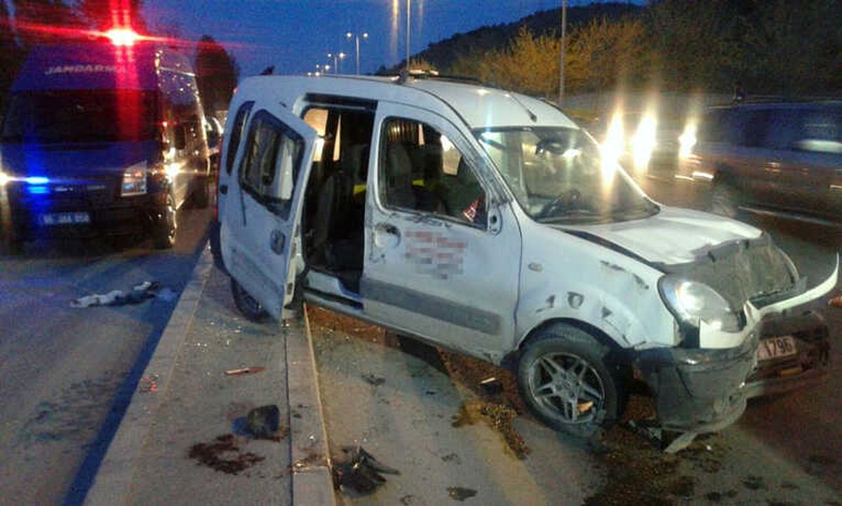 Başkent\'te Panelvan Otomobile Çarptı: 6 Yaralı