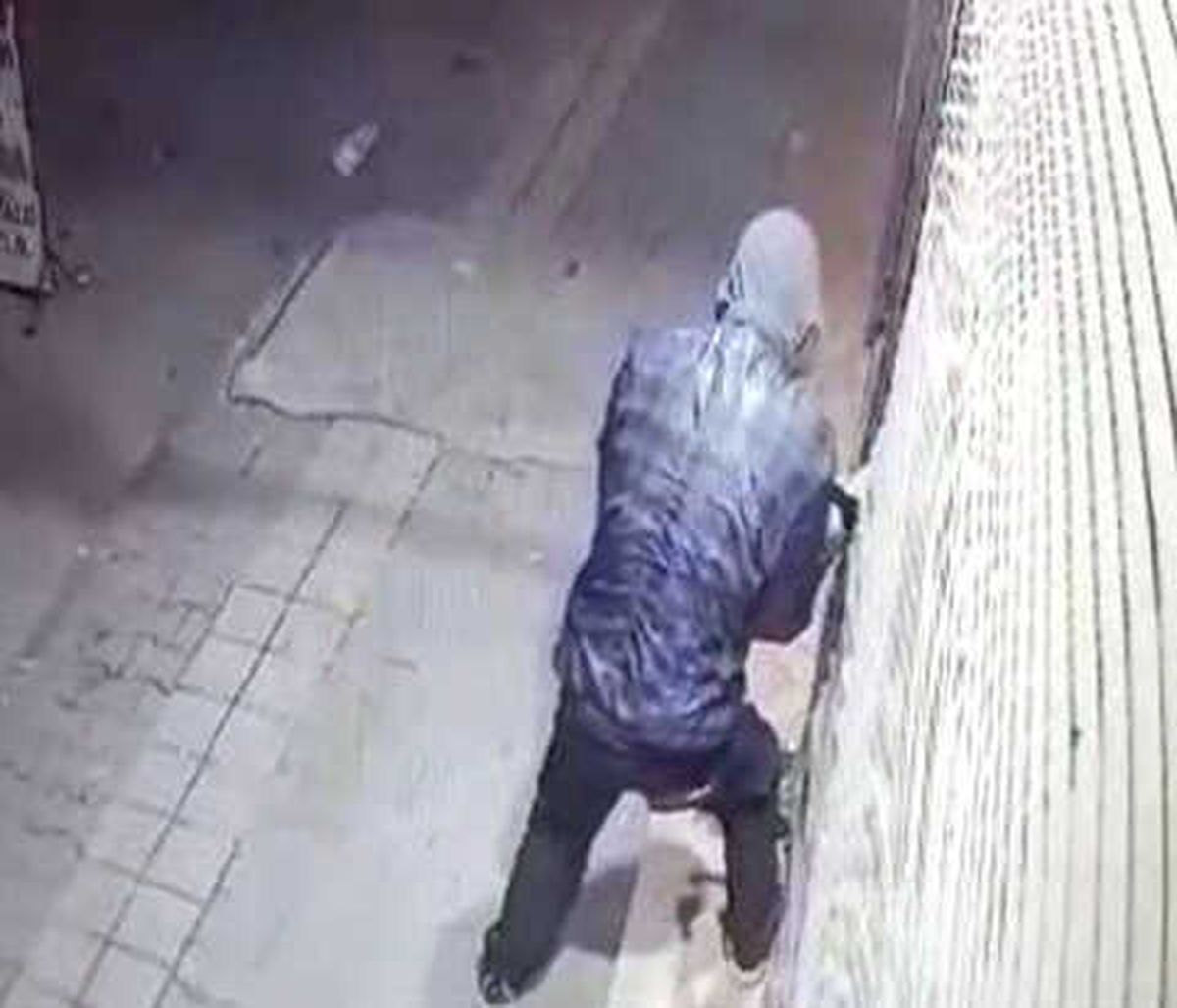Dakikalarca Uğraşan Hırsız, İş Yerinin Kepengini Kıramadı