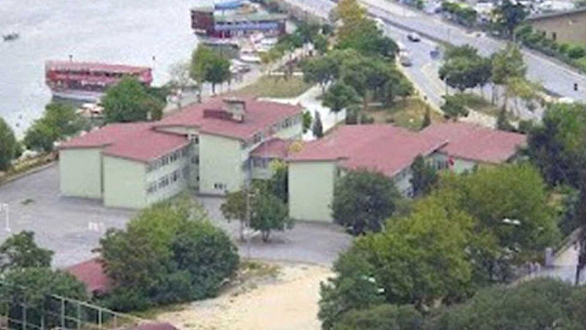 Eyüpsultan Belediye Başkanı Aydın: "Eyüp Anadolu Lisesi\'nin İsminin Aynı Kalması Tarafındayım"
