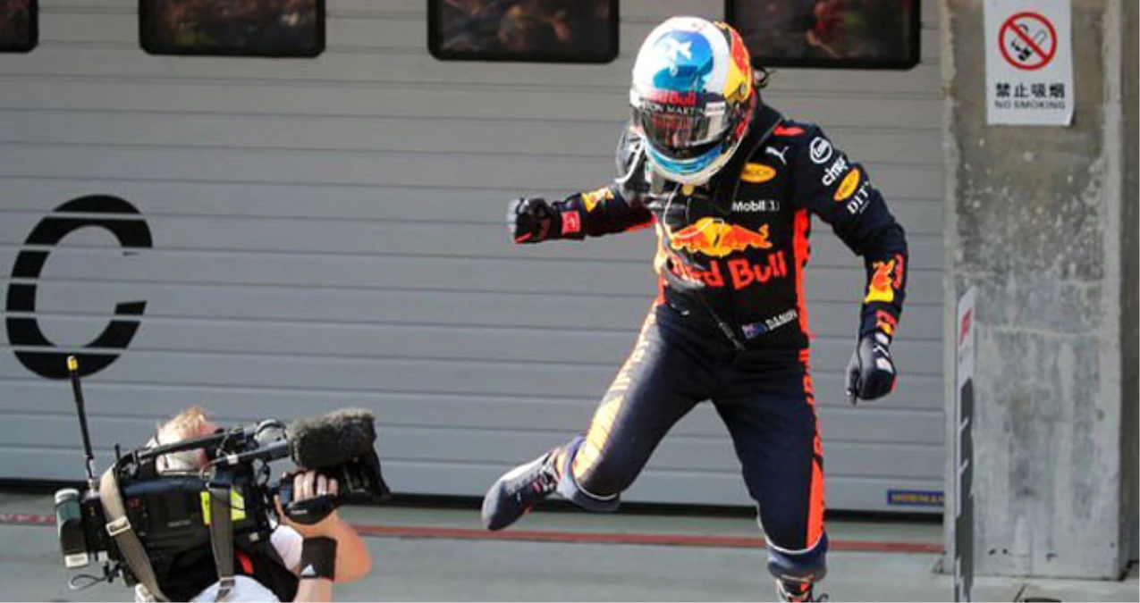Formula 1\'de Sezonun Üçüncü Yarışını Daniel Ricciardo Kazandı