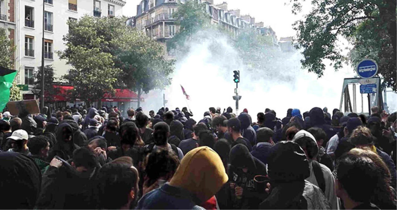 Fransa\'da Hükümet Karşıtları Polisle Çatıştı: 51 Gözaltı