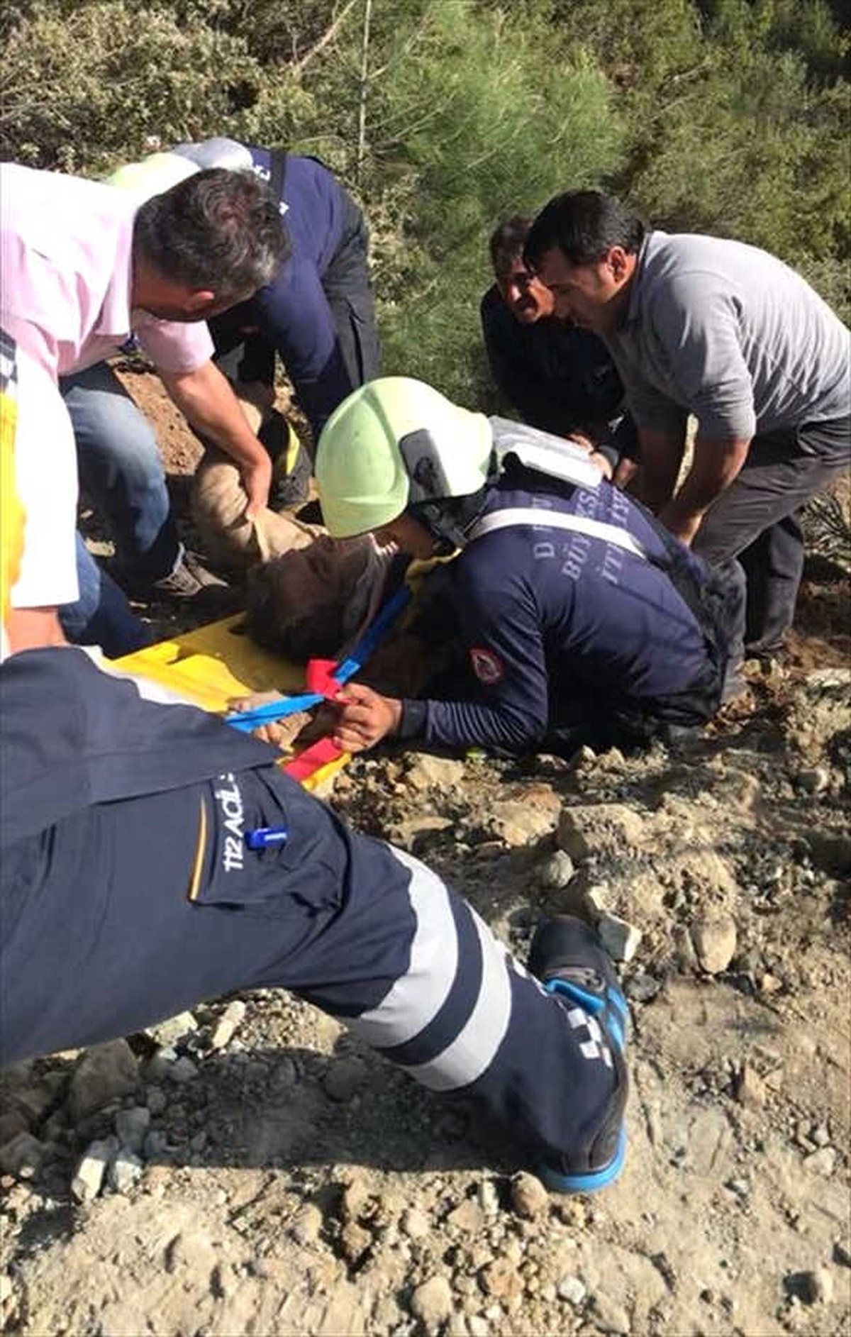 Güncelleme - Uçuruma Yuvarlanan Kamyonun Sürücüsü Yaşamını Yitirdi