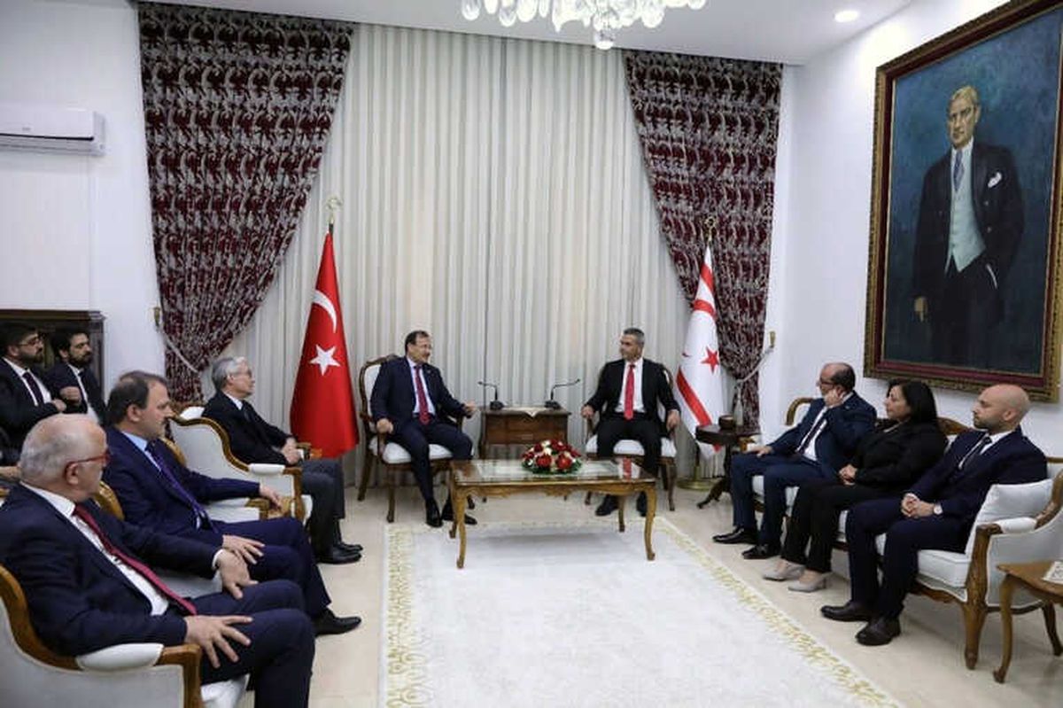 Hakan Çavuşoğlu, KKTC Meclis Başkanı ile Görüştü