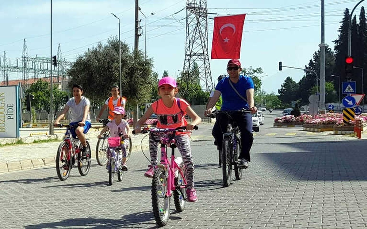 Kalp Sağlığına Dikkat Çekmek İçin Pedal Çevirdiler