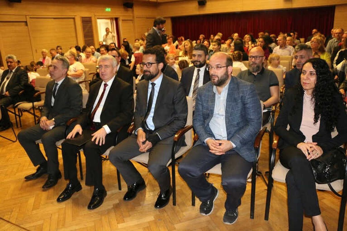Macar Çocuklar Barış Manço Şarkılarıyla Coşturdu