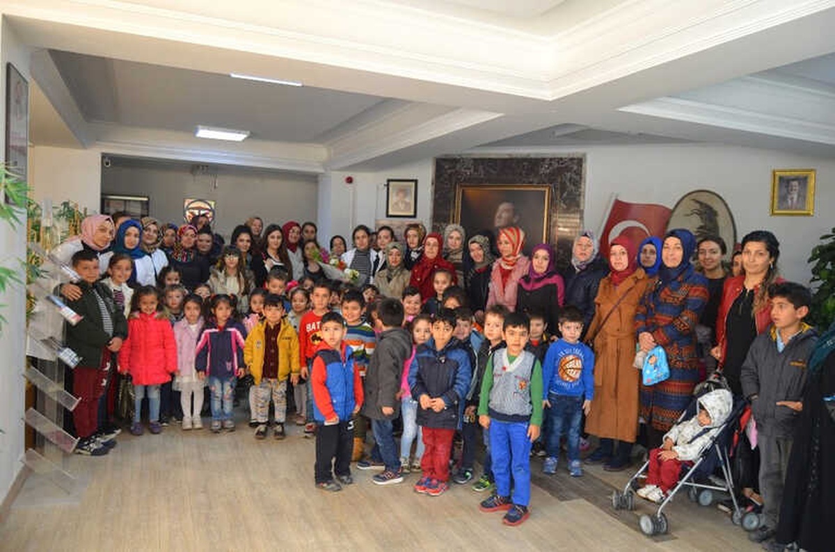 Miniklerden Büyüklere Anlamlı Ziyaret
