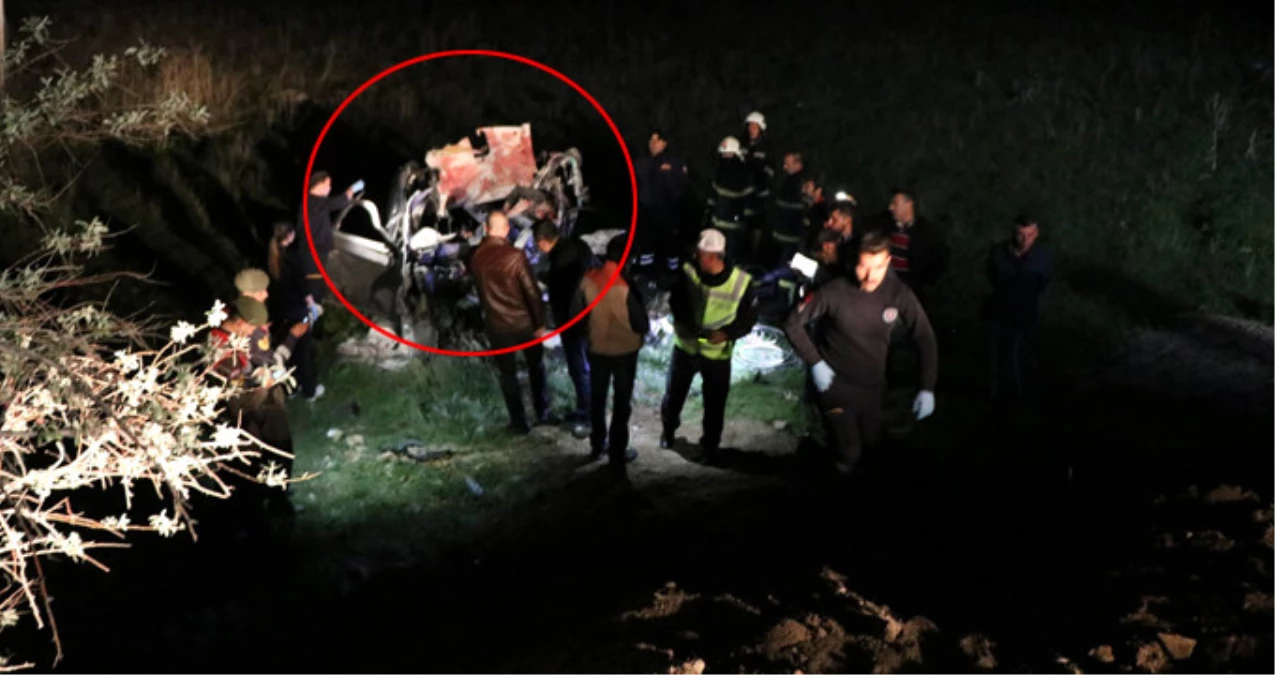 Nevşehir\'de Katliam Gibi Kaza! Kamyonet ile Otomobil Çarpıştı: 5 Ölü, 4 Yaralı