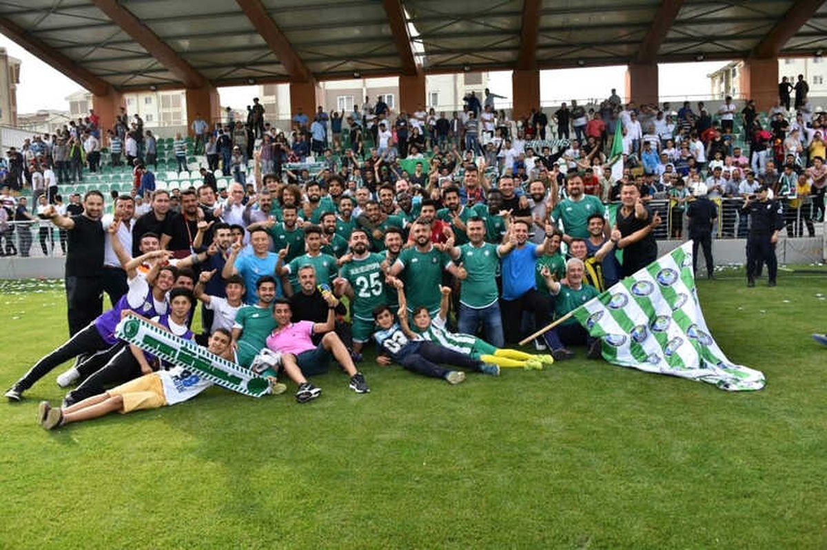 Salihli Belediyespor Bal\'a Yükseldi