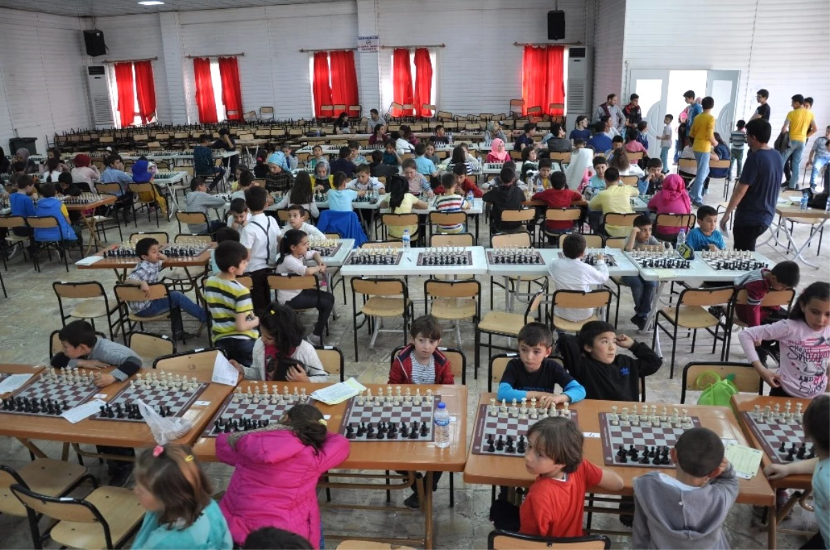 Simav\'da Okullar Arası Satranç Turnuvası