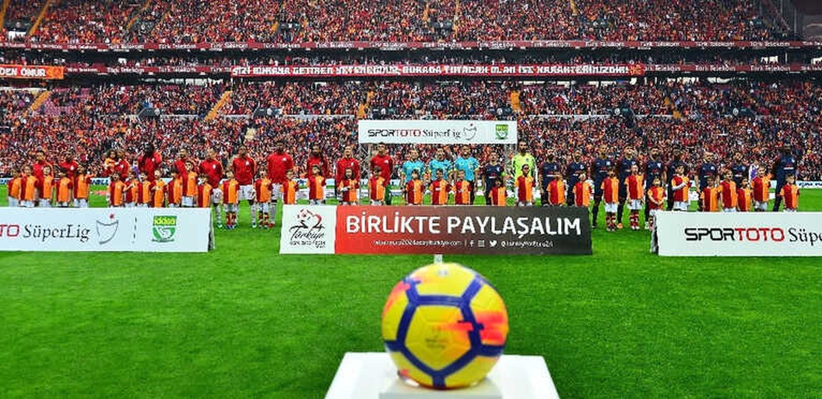Spor Toto Süper Lig: Galatasaray: 0 - Medipol Başakşehir: 0 (Maç Devam Ediyor)