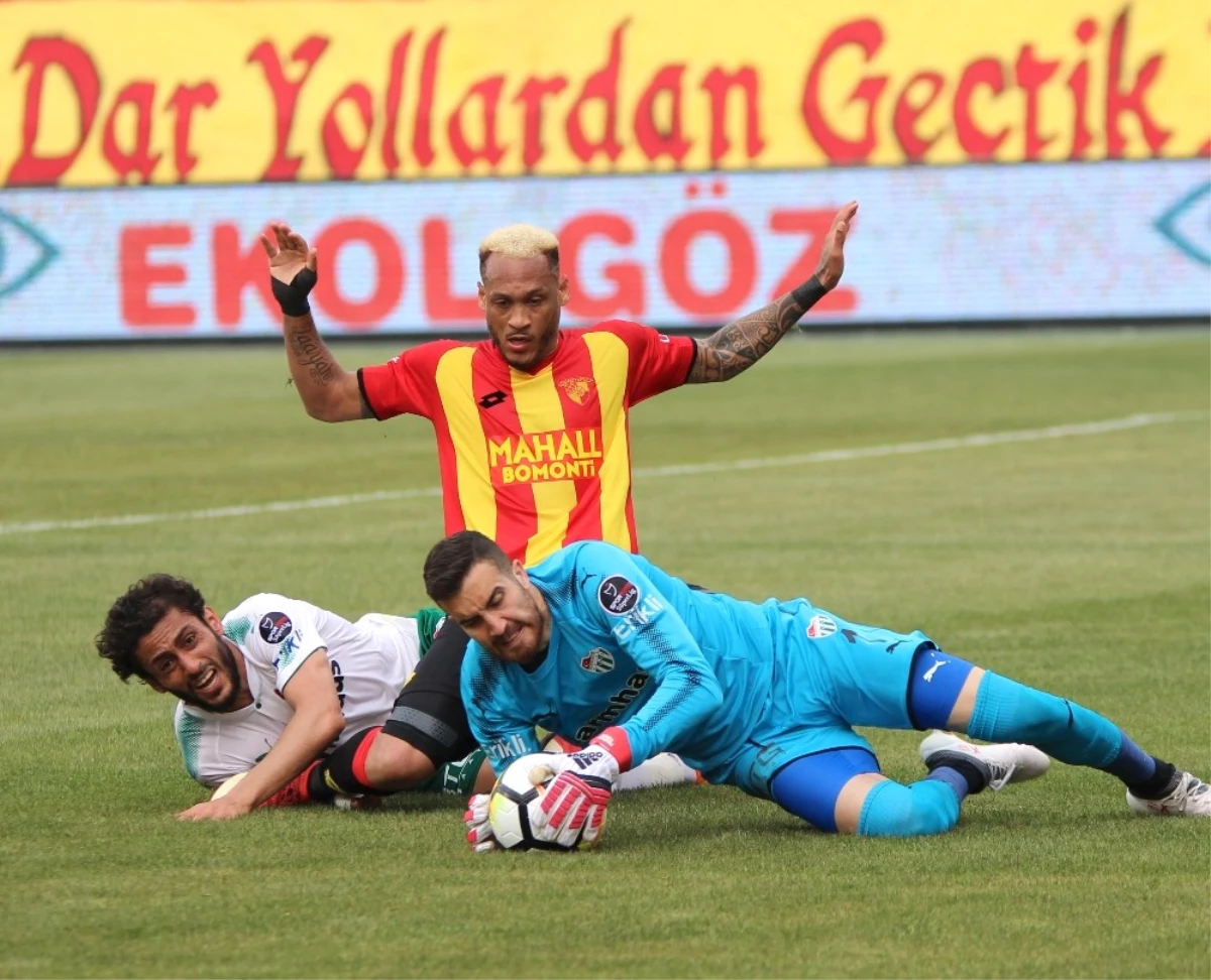 Spor Toto Süper Lig: Göztepe 0 - Bursaspor 0 (İlk Yarı)