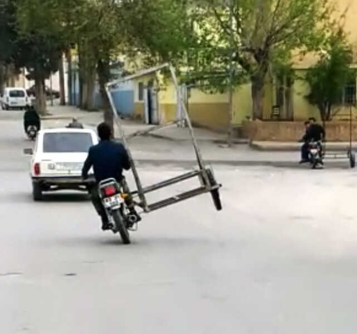 Üç Tekerlekli Motosikletle Tehlikeli Yolculuk