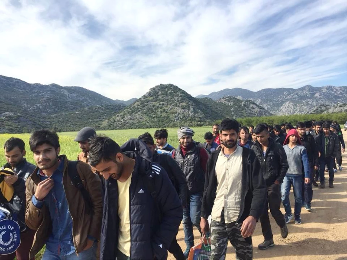 Afganlar 40 Yıl Sonra 2. Büyük Göç Dalgası ile Türkiye\'ye Akın Ediyor