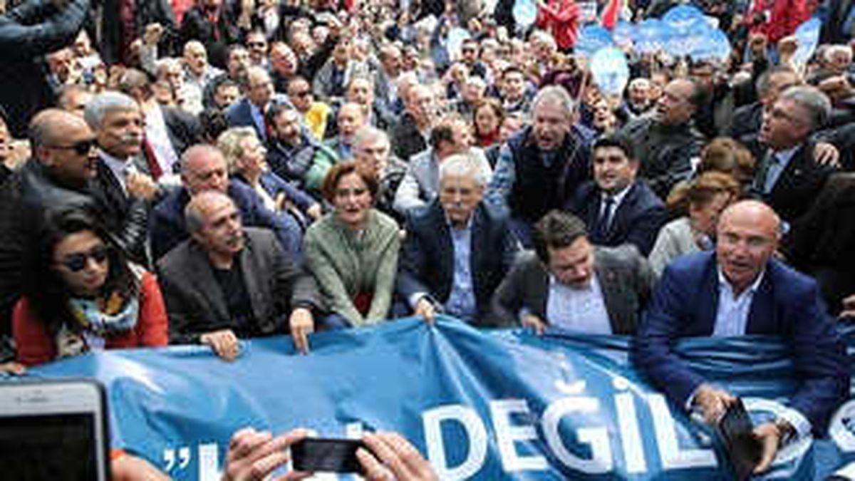CHP\'den Ohal\'e Karşı Oturma Eylemi