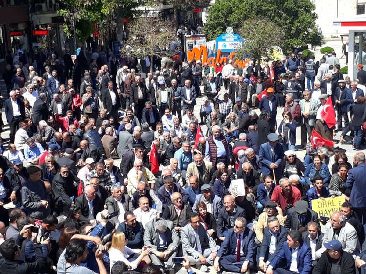 CHP\'den Oturma Eylemi